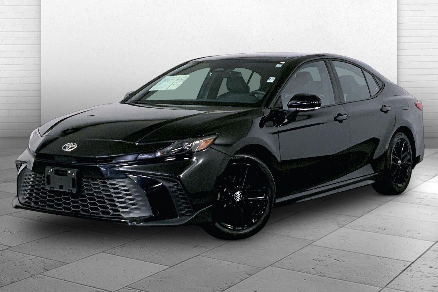 Used 2025 Toyota Camry SE FWD image 12
