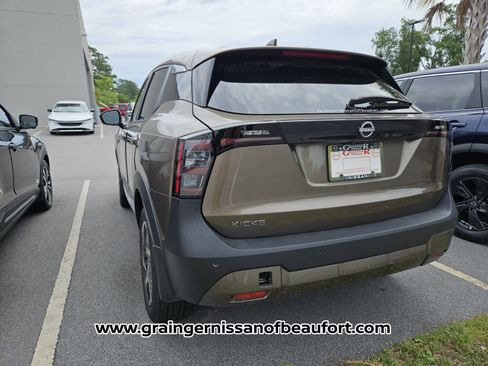 Used 2025 Nissan Kicks SV FWD image 7