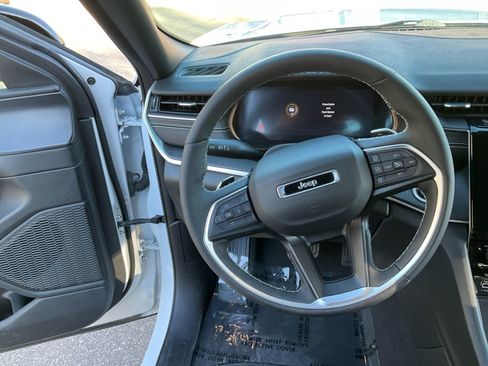 Used 2023 Jeep Grand Cherokee Altitude AWD/4WD image 23