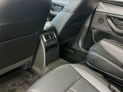 Used 2024 MAZDA CX-90 Plug-In Hybrid w/ Premium Pkg AWD/4WD image 29