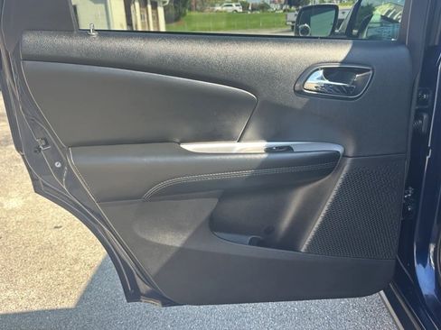 Used 2017 Dodge Journey SE FWD image 18