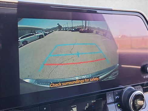 Used 2023 Toyota Highlander XLE FWD image 13