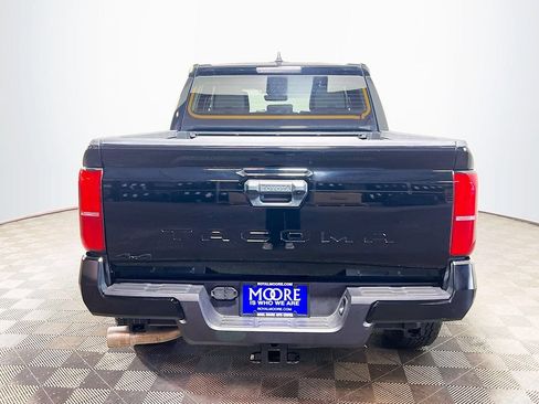 Certified 2025 Toyota Tacoma TRD Off-Road AWD/4WD image 6