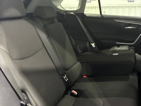 Used 2025 Toyota RAV4 XLE AWD/4WD image 36