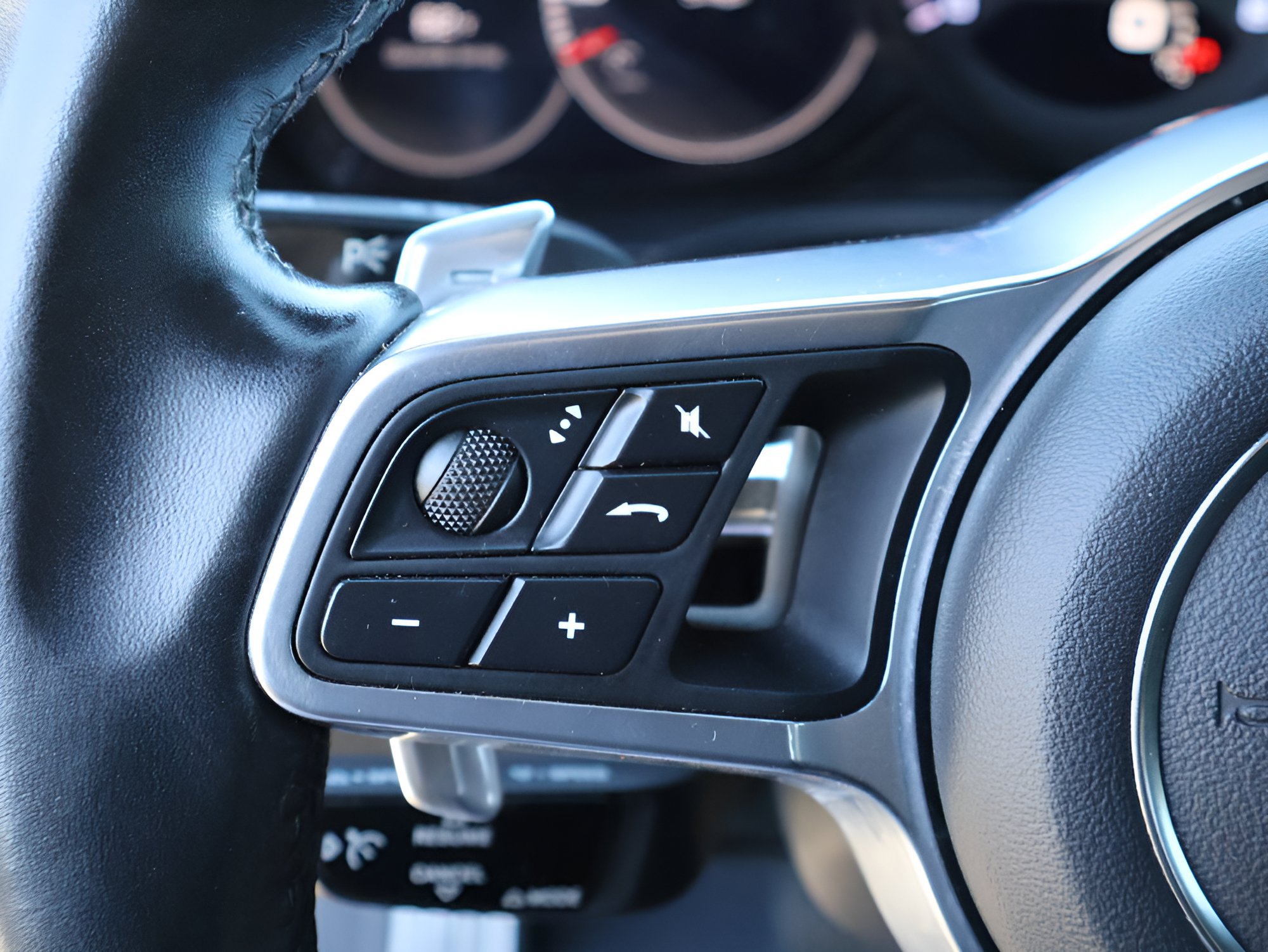 Used 2020 Porsche Cayenne AWD/4WD image 27