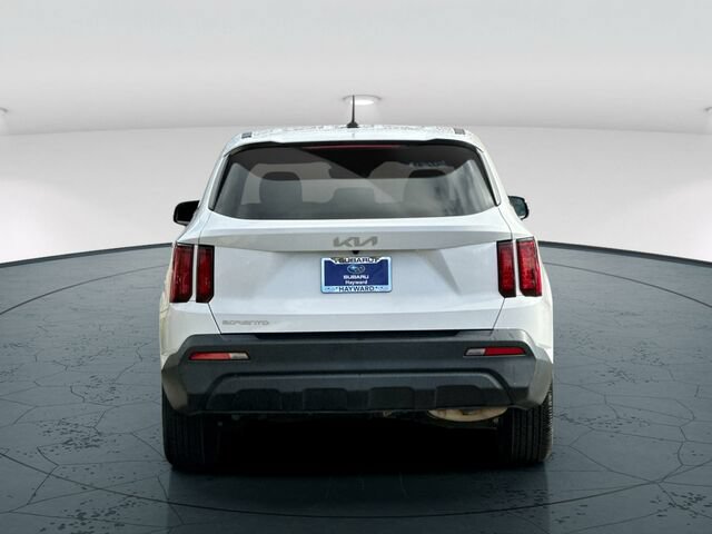 Used 2023 Kia Sorento LX FWD image 5