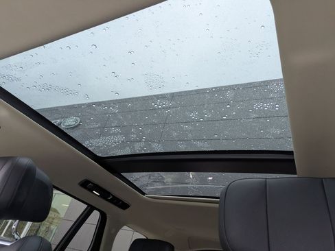 Used 2024 Land Rover Range Rover Autobiography image 24