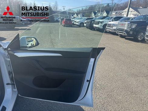 Used 2024 Tesla Model Y Long Range AWD/4WD image 16