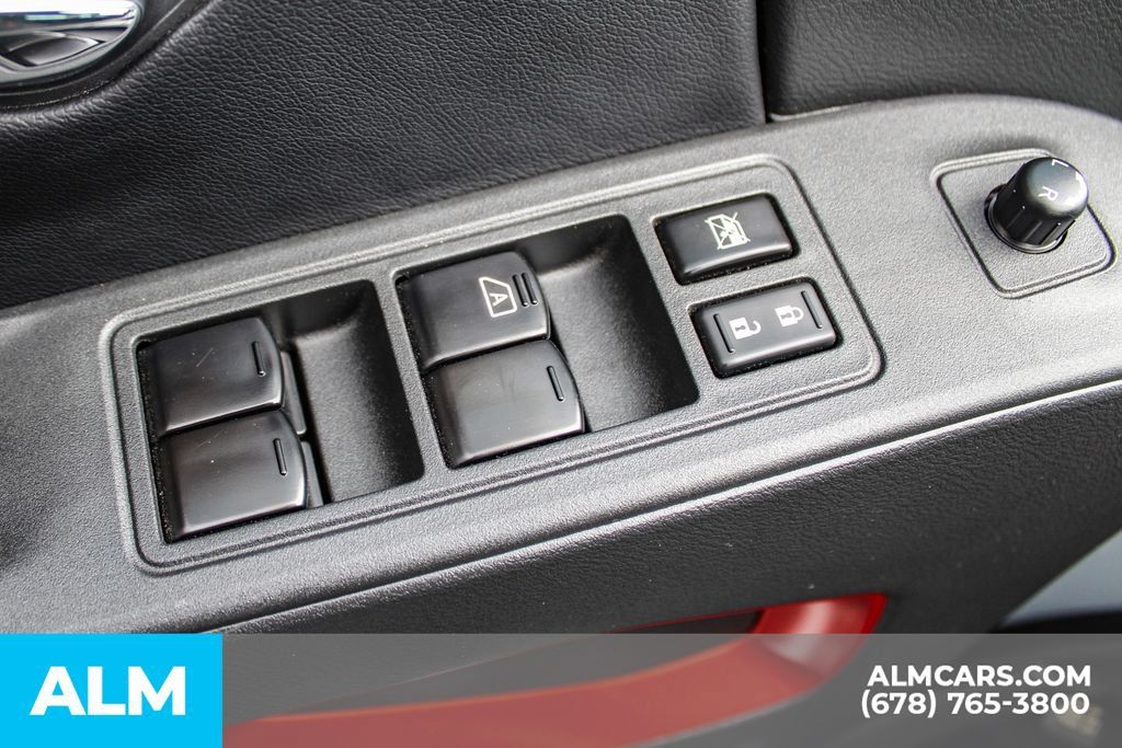 Used 2025 Nissan Frontier PRO-4X AWD/4WD image 39