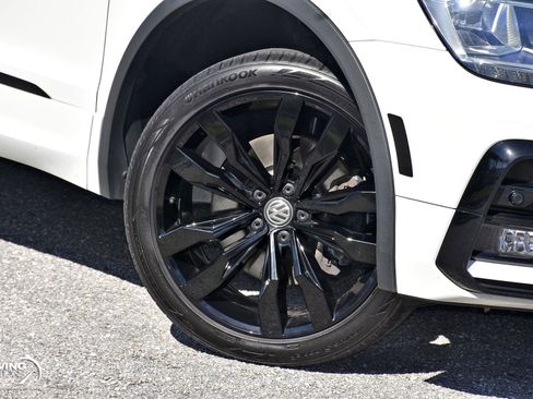 Used 2021 Volkswagen Tiguan SE R-Line image 39