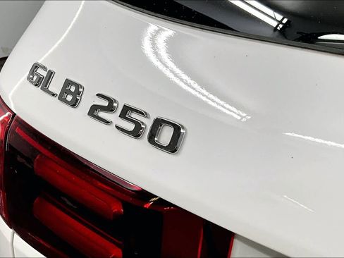 New 2026 Mercedes-Benz GLB 250 4MATIC image 7