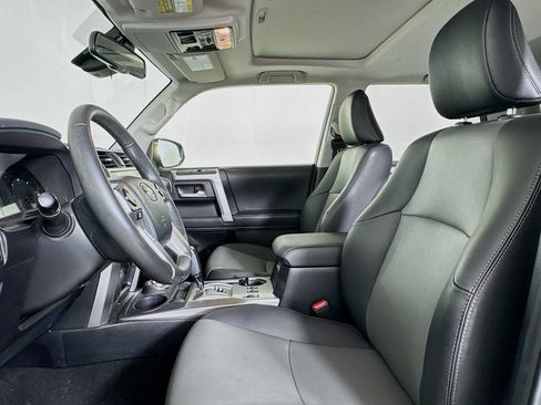 Used 2022 Toyota 4Runner SR5 Premium w/ Moonroof Package AWD/4WD image 9