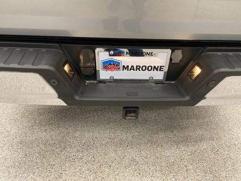 Used 2023 Ford F150 Lariat w/ Trailer Tow Package image 9