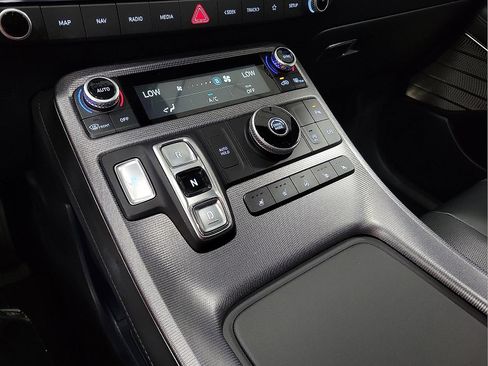 Used 2024 Hyundai Palisade Calligraphy image 16