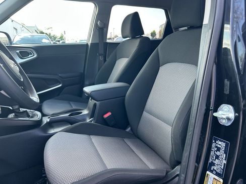 Used 2025 Kia Soul LX w/ LX Technology Package image 31