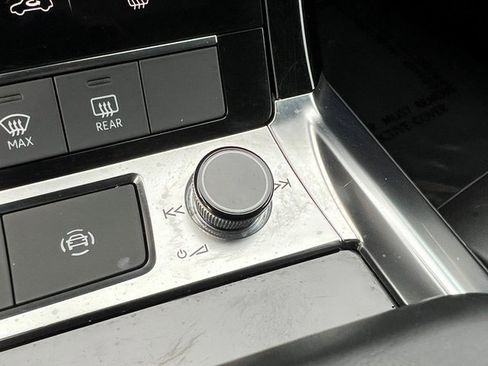 Used 2021 Audi e-tron Premium w/ Convenience Plus Package image 33