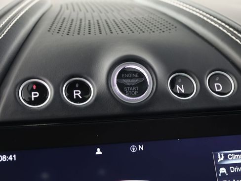 Used 2021 Aston Martin DBX image 19