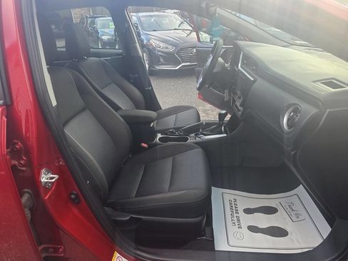 Used 2018 Toyota Corolla LE image 23