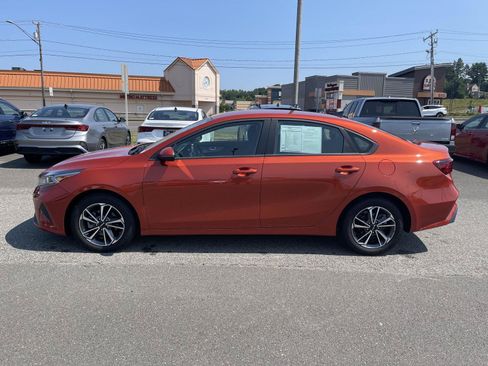 Used 2023 Kia Forte LXS w/ LXS Technology Package FWD image 17