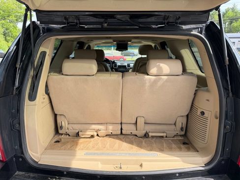 Used 2010 Cadillac Escalade Premium AWD/4WD image 13