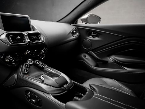 Used 2022 Aston Martin V8 Vantage image 39