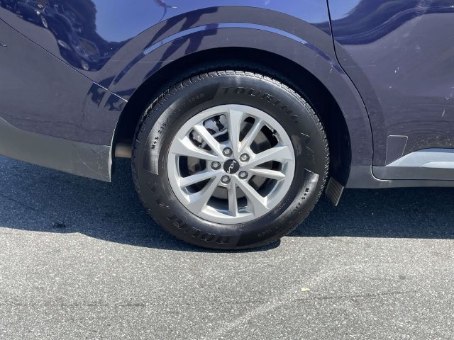 Certified 2024 Kia Carnival LX FWD image 7