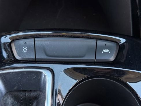 Certified 2025 Chevrolet Trax LT image 24