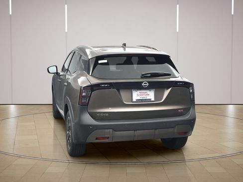 Certified 2025 Nissan Kicks SR FWD image 6
