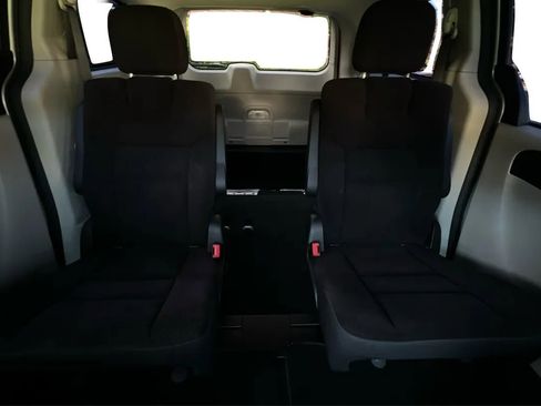 Used 2019 Dodge Grand Caravan SE w/ UConnect Hands-Free Group FWD image 18