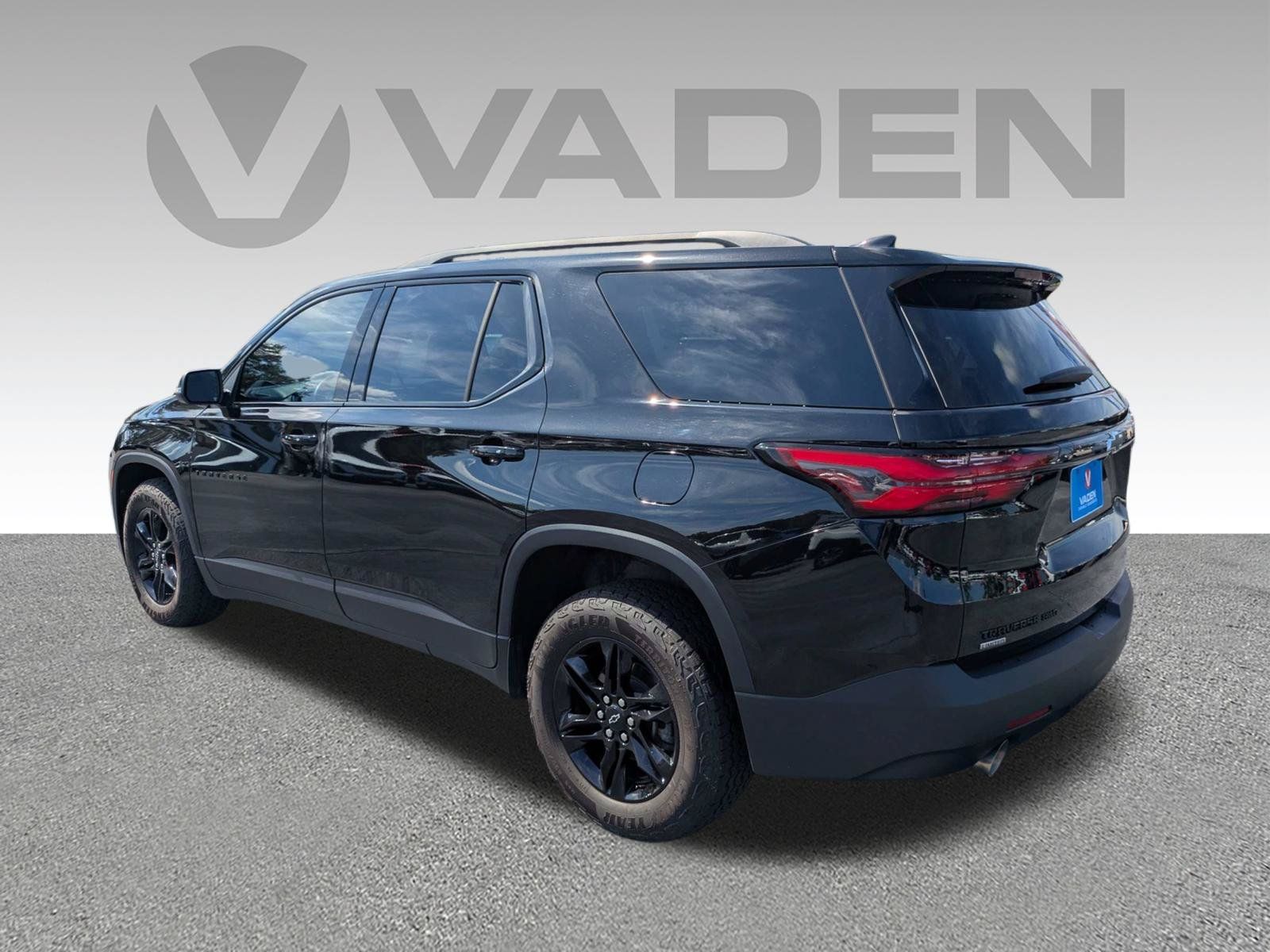 Used 2024 Chevrolet Traverse LT w/ Midnight/Sport Edition AWD/4WD image 29