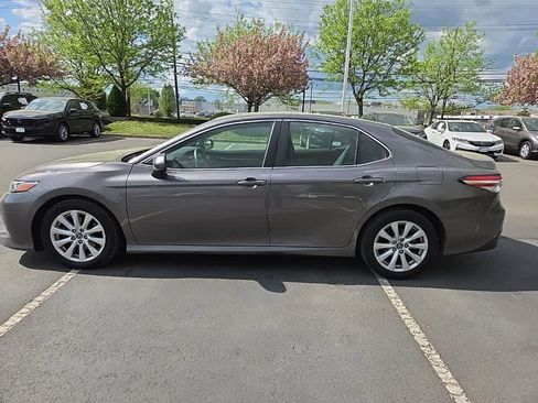 Used 2018 Toyota Camry LE image 8