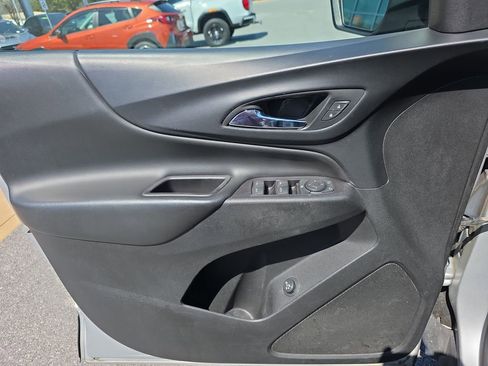 Used 2018 Chevrolet Equinox LT image 18