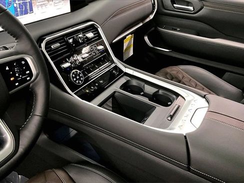 New 2026 Nissan Armada Platinum image 8