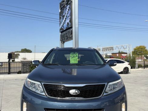 Used 2015 Kia Sorento LX image 2