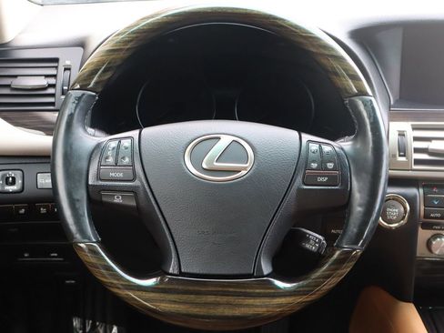 Used 2014 Lexus LS 460 AWD w/ Comfort Package image 18