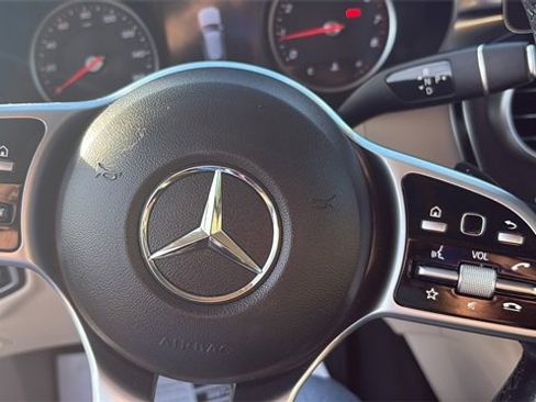 Used 2022 Mercedes-Benz GLC 300 image 17