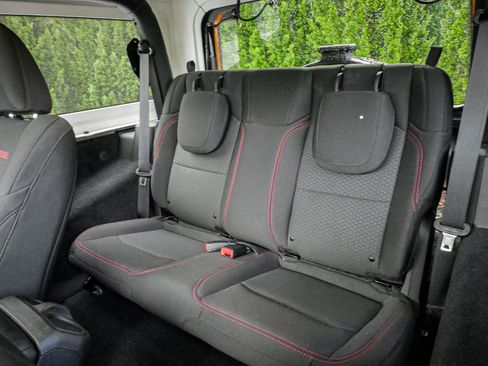 Used 2022 Jeep Wrangler Rubicon AWD/4WD image 32
