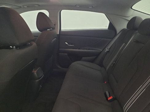 Used 2025 Hyundai Elantra SEL image 18