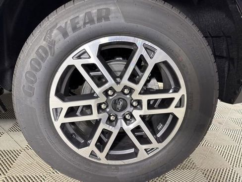 New 2025 Ford Expedition Active image 32