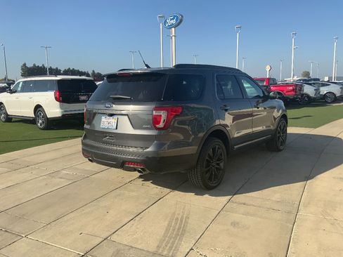 Used 2018 Ford Explorer XLT w/ Equipment Group 202A image 5