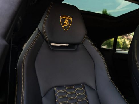 Used 2021 Lamborghini Urus AWD/4WD image 56
