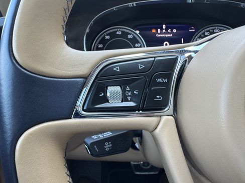 Used 2019 Bentley Bentayga AWD/4WD image 16