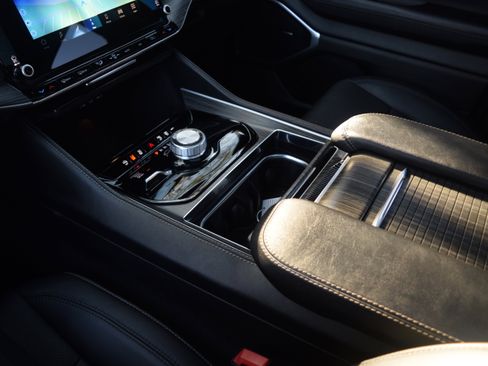 Used 2024 Jeep Wagoneer Series II w/ Premium Group I image 12