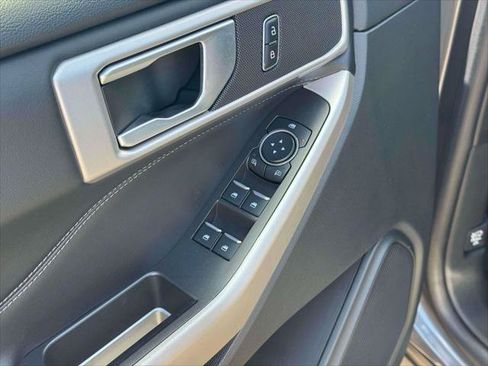 Used 2023 Ford Explorer XLT w/ Equipment Group 202A AWD/4WD image 18