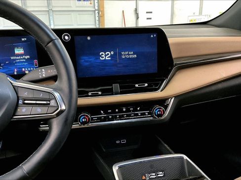 Used 2025 Chevrolet Equinox ACTIV w/ Safety and Technology Package image 6