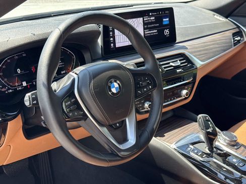 Used 2023 BMW 530i xDrive w/ Convenience Package AWD/4WD image 3