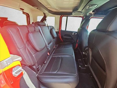 Used 2022 Jeep Wrangler Unlimited Sahara AWD/4WD image 17