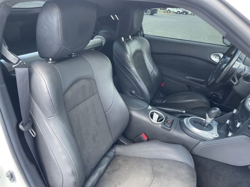 Used 2017 Nissan 370Z Touring RWD image 23