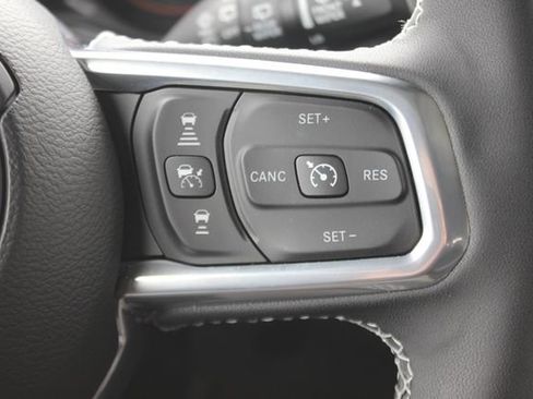 Used 2025 Jeep Wrangler Unlimited Sahara w/ Dual Top Group AWD/4WD image 14