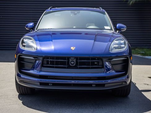 Certified 2026 Porsche Macan AWD/4WD image 7